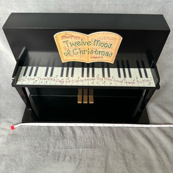 Mary's Moo Moos 1998 The Twelve Moos of Christmas Wood Piano Display Enesco Cow - Picture 6 of 10